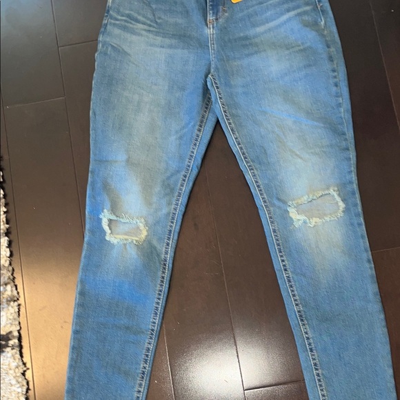 Lee NWT Woman’s High Rise Skinny size 6 M Light Blue Skinny Distressed Jeans - Picture 2 of 12